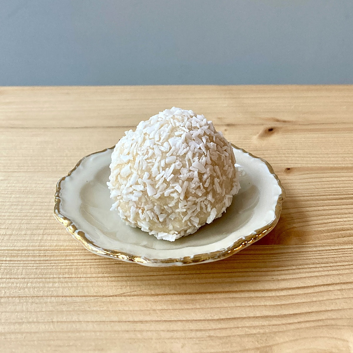 Cashew-kokos raw boll med vitchokladsmak