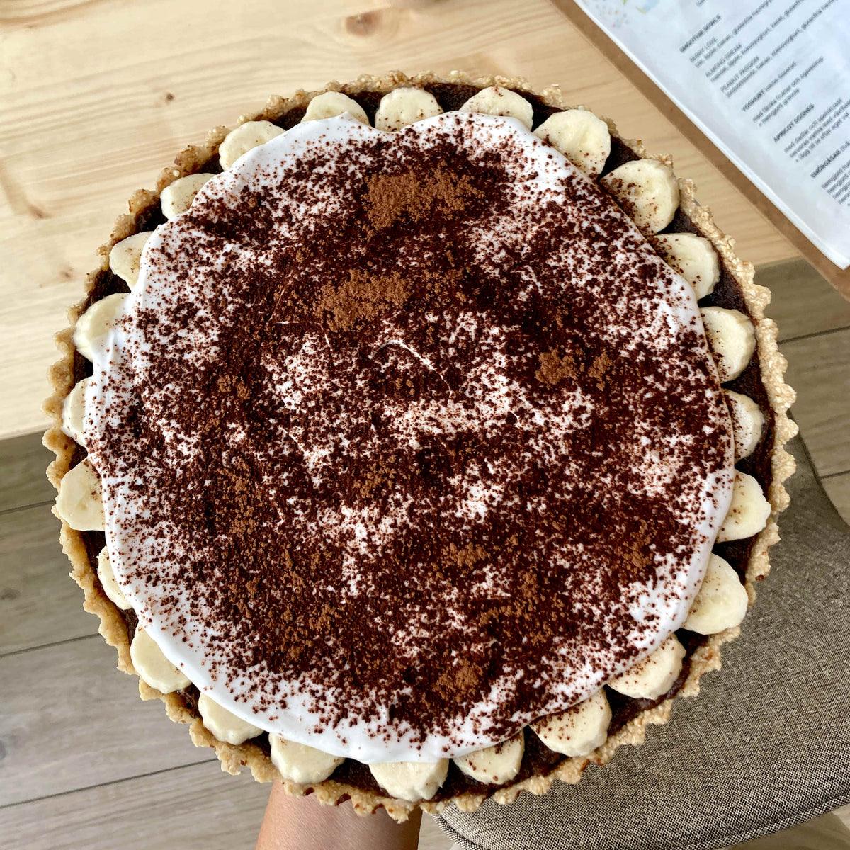 Växtbaserad banoffeekräm med kokos och färska bananer. Naturligt sötad, glutenfri & njutbar.
