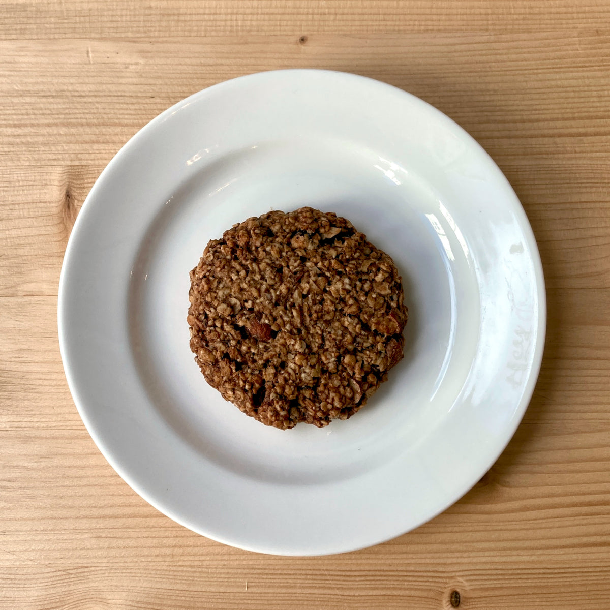 Mandel-hasselnötscookie med pepparkakskrydda. Växtbaserad & glutenfri.