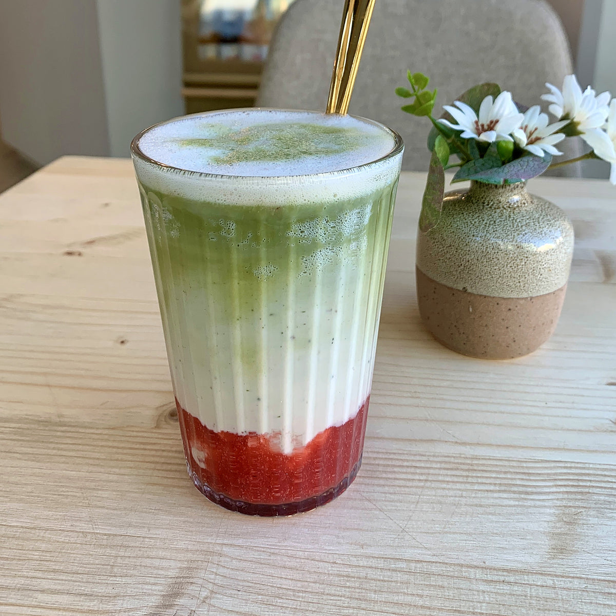 Ekologisk matcha latte med glutenfri havredryck
