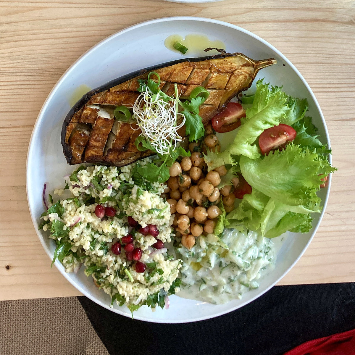 marinerad aubergine med hirs-taboulleh 