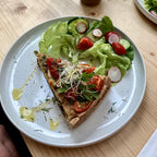 paj med grillade grönsaker