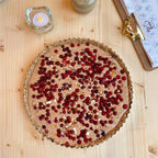 Vegansk lingonpaj med mandelbotten och cashew-kokosgräddkräm