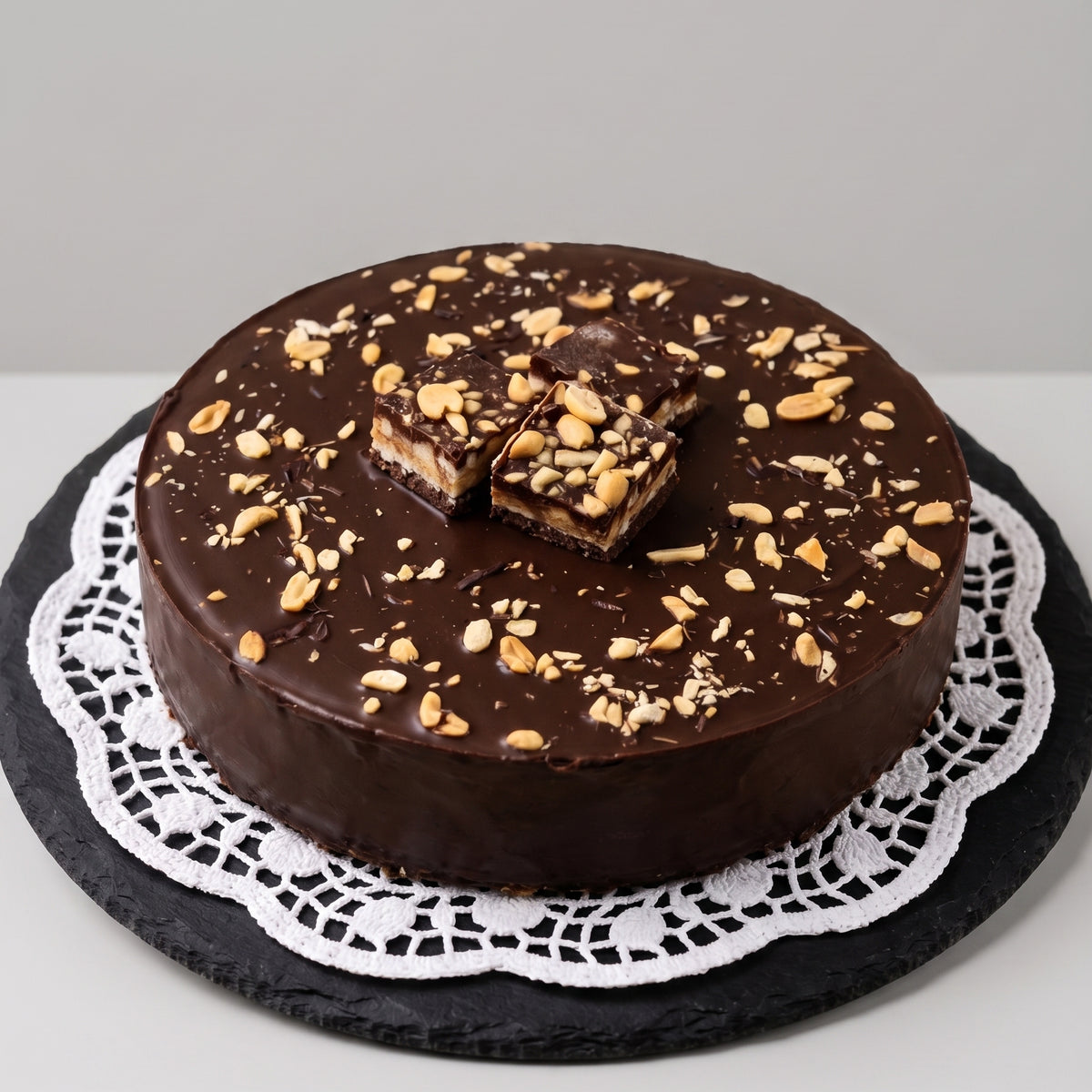 Vegansk Snyckers raw-kaka med jordnötssmör, karamell och belgisk choklad